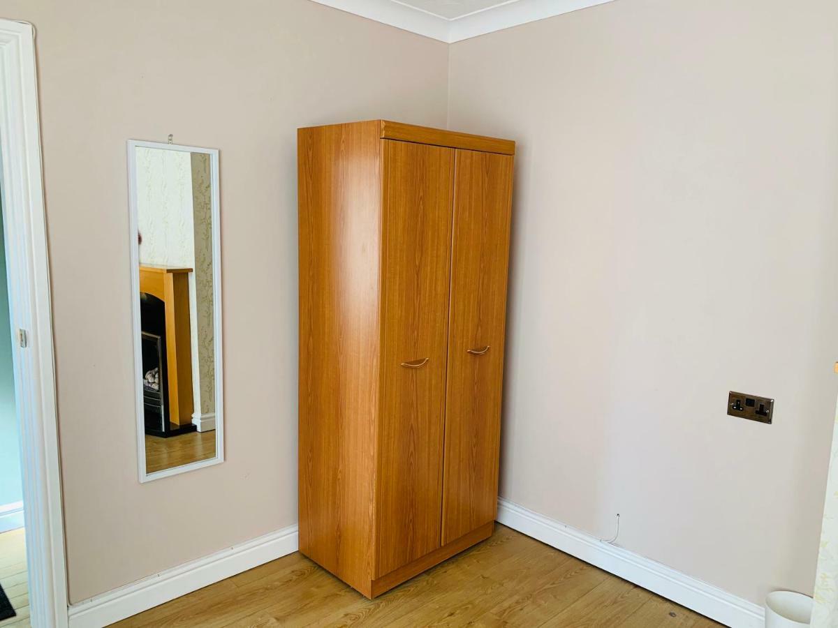 Housefield Stay Bucknall  Luaran gambar
