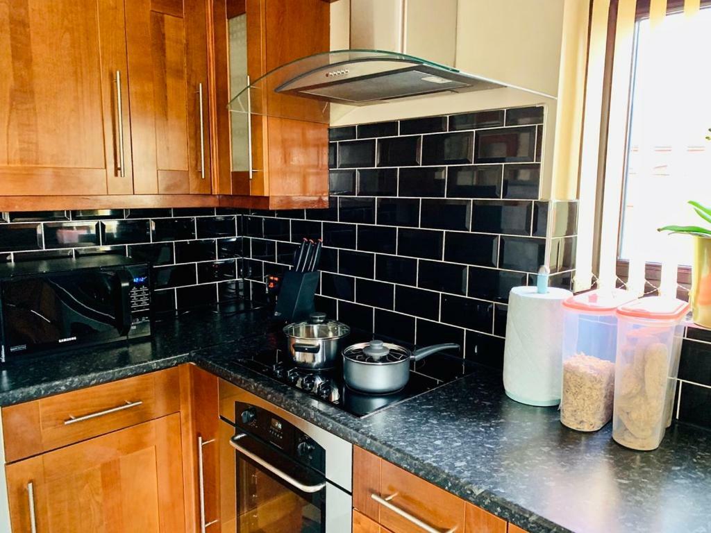 Housefield Stay Bucknall  Luaran gambar