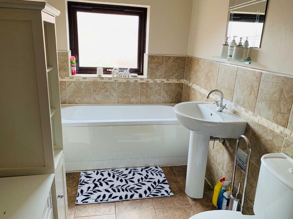 Housefield Stay Bucknall  Luaran gambar
